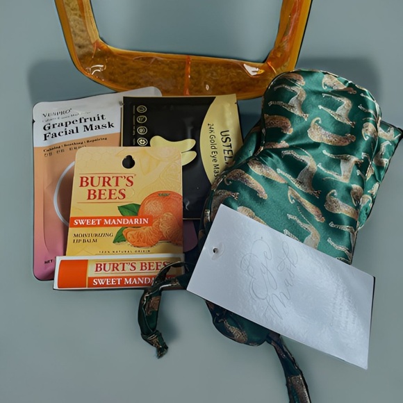 Mini Beauty Bundle Gift Set. Elegant Satin Sleep Mask with Skincare Essentials - Picture 1 of 3